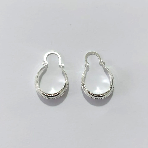 BRINCO FOLHEADO A PRATA COM 50 MILÉSIMOS + VERNIZ DIAMOND - BRINCO DE ARGOLA 7X15MM - PRA1071