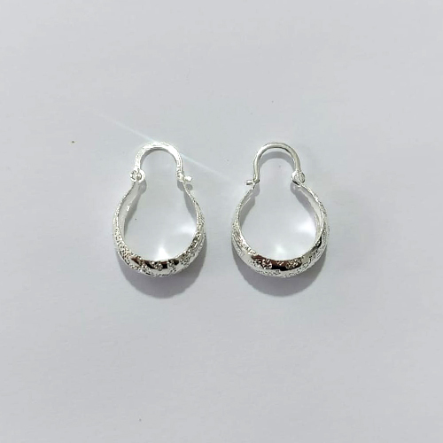 BRINCO FOLHEADO A PRATA COM 50 MILÉSIMOS + VERNIZ DIAMOND - BRINCO DE ARGOLA 7X15MM - PRA1072
