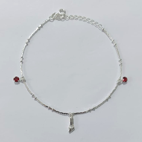 PULSEIRA FOLHEADA A PRATA COM 50 MILÉSIMOS + VERNIZ DIAMOND - PULSEIRA COM FIGA E PEDRAS VERMELHAS - TAM: 20CM + EXTENSOR - PRA1076