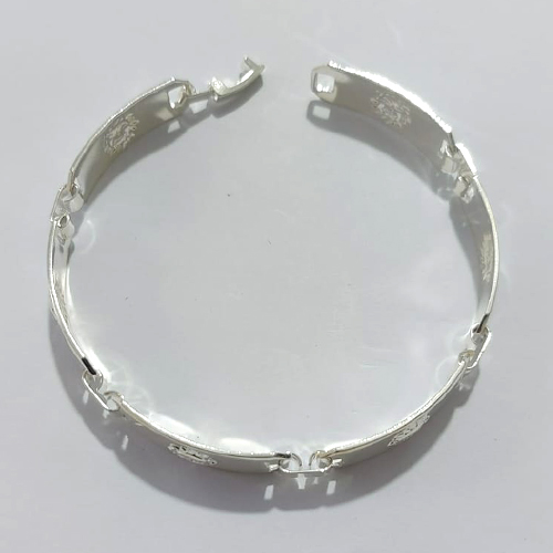 PULSEIRA FOLHEADA A PRATA COM 50 MILÉSIMOS + VERNIZ DIAMOND - PULSEIRA EM CHAPAS COM SOL - TAM: 18CM - PRA1086