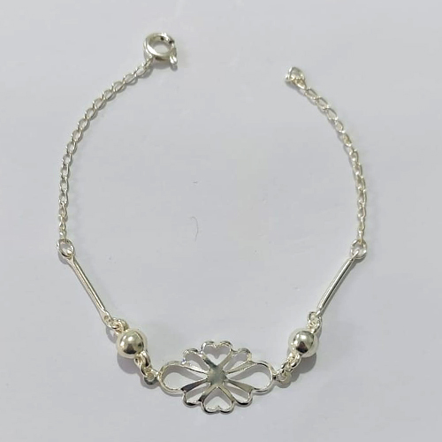 PULSEIRA FOLHEADA A PRATA COM 50 MILÉSIMOS + VERNIZ DIAMOND - PULSEIRA COM FLOR VAZADA - TAM: 19CM - PRA1092
