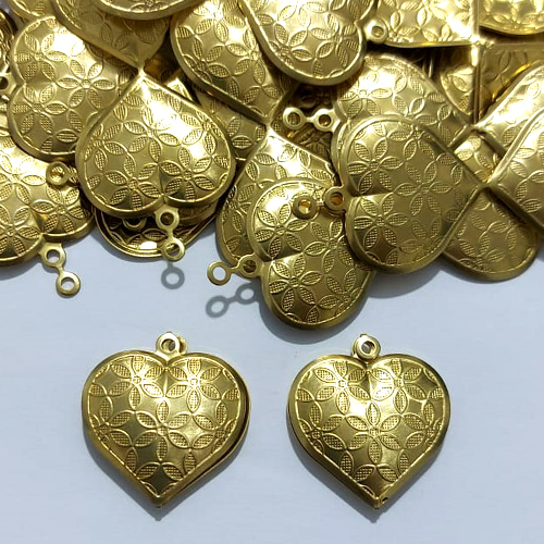 ACESSÓRIO NO BRUTO PRONTO PARA O BANHO - (399) CORAÇÃO DUPLO 7 FLORES 22X24MM - PESO 2,2GR - COMPOSIÇÃO 100% LATÃO - BRU27004
