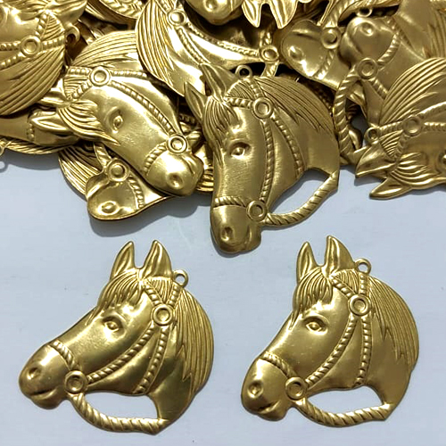 ACESSÓRIO NO BRUTO PRONTO PARA O BANHO - (3.2302A1) FACE CAVALO 35MM - PESO 2,7GR - COMPOSIÇÃO 100% LATÃO - BRU27014