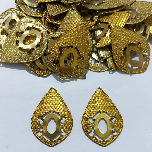 ACESSÓRIO NO BRUTO PRONTO PARA O BANHO - (3.1525) GOTA COM CHATÃO 34MM - PESO 1,5GR - COMPOSIÇÃO 100% LATÃO - BRU27016