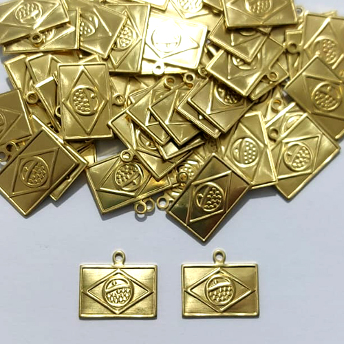ACESSÓRIO NO BRUTO PRONTO PARA O BANHO - (1068) BANDEIRA DO BRASIL 10X15MM - PESO 1GR - COMPOSIÇÃO 100% LATÃO- BRU27089
