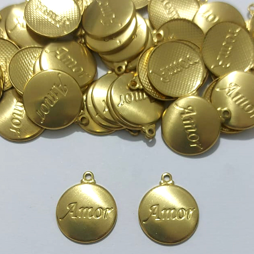 ACESSÓRIO NO BRUTO PRONTO PARA O BANHO - (3511) PINGENTE REDONDO AMOR 15MM - PESO 1,2GR - COMPOSIÇÃO 100% LATÃO - BRU27156
