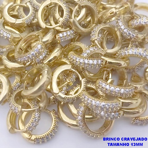 BRINCO NO BRUTO PRONTO BANHO (CX190) - BRINCO COM DUAS FILEIRAS EM ZIRCÔNIAS - ARGOLINHA DE PRESSÃO (TRANQUETA) TAMANHO 13MM - PESO TOTAL 3GR - BRU26098