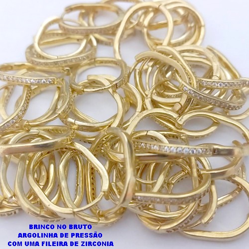BRINCO NO BRUTO PRONTO BANHO (CX190) - BRINCO COM UMA FILEIRAS EM ZIRCÔNIA-TAMANHO 17X13MM - ARGOLINHA DE PRESSÃO (TRANQUETA) - PESO TOTAL 2.3GR - BRU26700