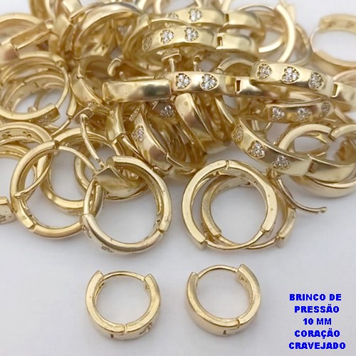 BRINCO NO BRUTO PRONTO BANHO (CX190) - BRINCO ARGOLINHA DE PRESSÃO(TRANQUETA) COM TREIS CORAÇÃO CRAVEJADO-TAMANHO 10MM - ARGOLINHA DE PRESSÃO (TRANQUETA) - PESO TOTAL 1.6GR - BRU26717