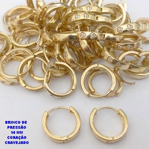 BRINCO NO BRUTO PRONTO BANHO (CX190) - BRINCO ARGOLINHA DE PRESSÃO(TRANQUETA) COM TREIS CORAÇÃO CRAVEJADO-TAMANHO 14MM - ARGOLINHA DE PRESSÃO (TRANQUETA) - PESO TOTAL 2.5GR - BRU26719