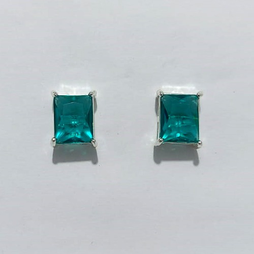 BRINCO FOLHEADO A PRATA COM 50 MILÉSIMOS + VERNIZ DIAMOND - BRINCO DE PINO COM MICRO ZIRCÔNIA VERDE 10X10MM - PRA1161