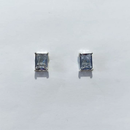 BRINCO FOLHEADO A PRATA COM 50 MILÉSIMOS + VERNIZ DIAMOND - BRINCOS DE PINO COM ZIRCÔNIAS LILÁS 6X10MM - PRA1176