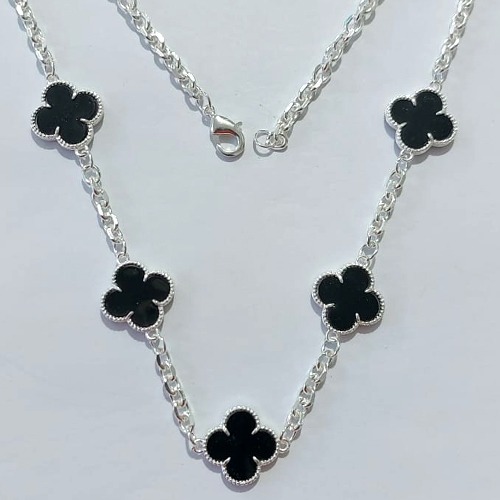 GARGANTILHA FOLHEADA A PRATA COM 50 MILÉSIMOS + VERNIZ DIAMOND - 50CM COM TREVOS TIPO VAN CLEEF PRETA 15MM - PRA1206