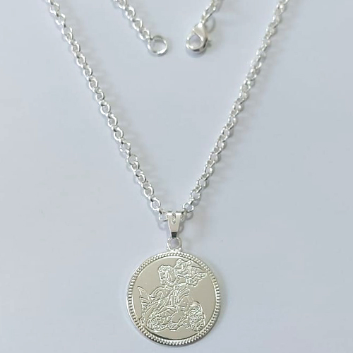 GARGANTILHA FOLHEADA A PRATA COM 50 MILÉSIMOS + VERNIZ DIAMOND - GARGANTILHA COM PINGENTE MEDALHA SÃO JORGE 25MM PRA1233