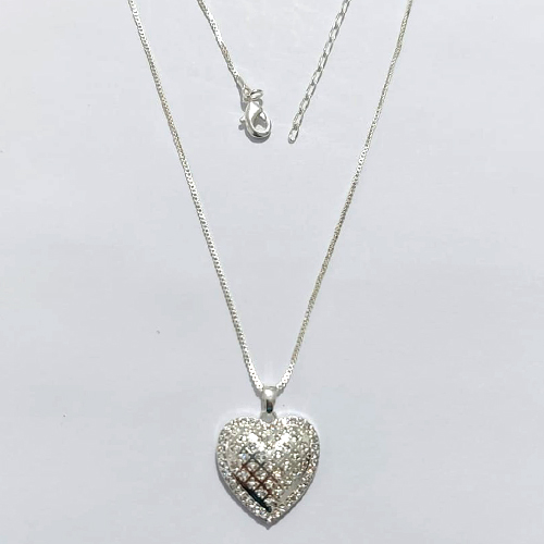 GARGANTILHA FOLHEADA A PRATA COM 50 MILÉSIMOS + VERNIZ DIAMOND - GARGANTILHA COM PINGENTE CORAÇÃO CRAVEJADO EM MICROS ZIRCÔNIAS 19MM - PRA1247