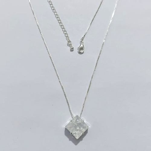 GARGANTILHA FOLHEADA A PRATA COM 50 MILÉSIMOS + VERNIZ DIAMOND - GARGANTILHA COM PINGENTE EM ZIRCÔNIA CRISTAL QUADRADA 12X12MM - PRA1248
