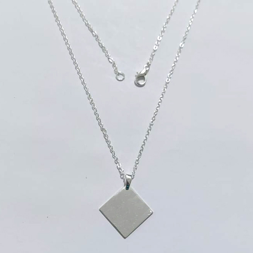 GARGANTILHA FOLHEADA A PRATA COM 50 MILÉSIMOS + VERNIZ DIAMOND - GARGANTILHA COM PINGENTE PLAQUINHA QUADRADRA PARA GRAVAÇÃO 16X16MM - PRA1251