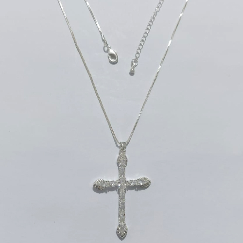 GARGANTILHA FOLHEADA A PRATA COM 50 MILÉSIMOS + VERNIZ DIAMOND - GARGANTILHA COM PINGENTE CRUCIFIXO COM ZIRCÔNIAS 44MM - PRA1253