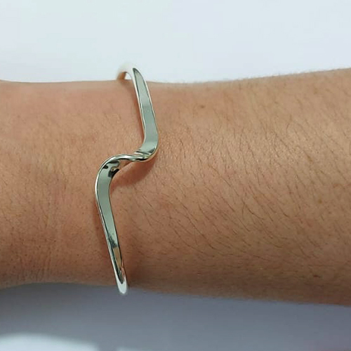 BRACELETE FOLHEADO A PRATA COM 50 MILÉSIMOS + VERNIZ DIAMOND - BRACELETE TORCIDO - PRA1260