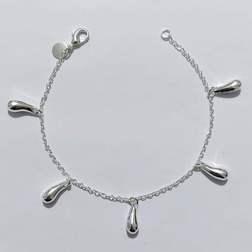 CONJUNTO FOLHEADO A PRATA COM 50 MILÉSIMOS + VERNIZ DIAMOND - CONJUNTO COM PULSEIRA , GARGANTILHA E BRINCOS E ANEL COM ESTILO GOTAS - PRA1270