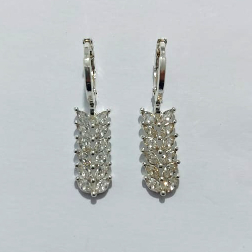 BRINCO FOLHEADO A PRATA COM 50 MILÉSIMOS + VERNIZ DIAMOND - BRINCO ARGOLINHA DE PRESSÃO COM FOLHA CRAVEJADA EM MICROS ZIRCÔNIAS 17MM - PRA1277