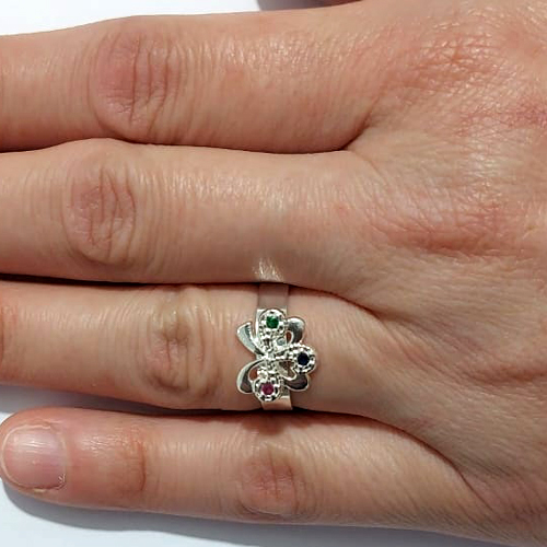 ANEL FOLHEADO A PRATA COM 50 MILÉSIMOS + VERNIZ DIAMOND - ANEL AJUSTÁVEL FLOR COM ZIRCÔNIAS COLORIDAS 12MM - PRA1281