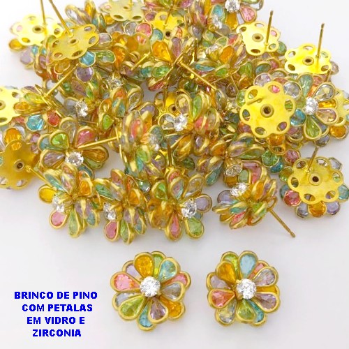 BRINCO NO BRUTO PRONTO PARA O BANHO - (CX195) (AV) BRINCO DE PINO FLOR CRAVEJADA EM VIDRO E ZIRCÔNIAS COLORIDAS 15MM - PESO TOTAL 3.3GR - COMPOSIÇÃO: LATÃO / ZIRCÔNIA - BRU29158