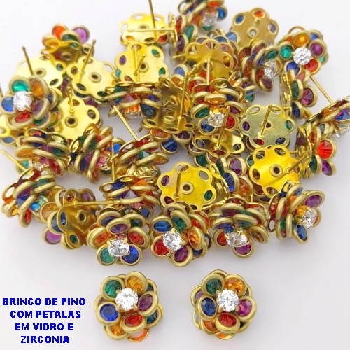 BRINCO NO BRUTO PRONTO PARA O BANHO - (CX195) (AV) BRINCO DE PINO FLOR CRAVEJADA EM VIDRO E ZIRCÔNIAS COLORIDAS 15MM - PESO TOTAL 2,4GR - COMPOSIÇÃO: LATÃO / ZIRCÔNIA - BRU29159