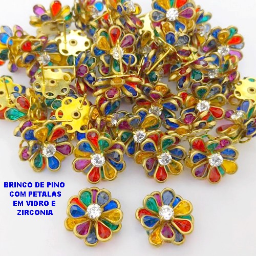 BRINCO NO BRUTO PRONTO PARA O BANHO - (CX195) (AV) BRINCO DE PINO FLOR CRAVEJADA EM VIDRO E ZIRCÔNIAS COLORIDAS 15MM - PESO TOTAL 3.3GR - COMPOSIÇÃO: LATÃO / ZIRCÔNIA - BRU29160