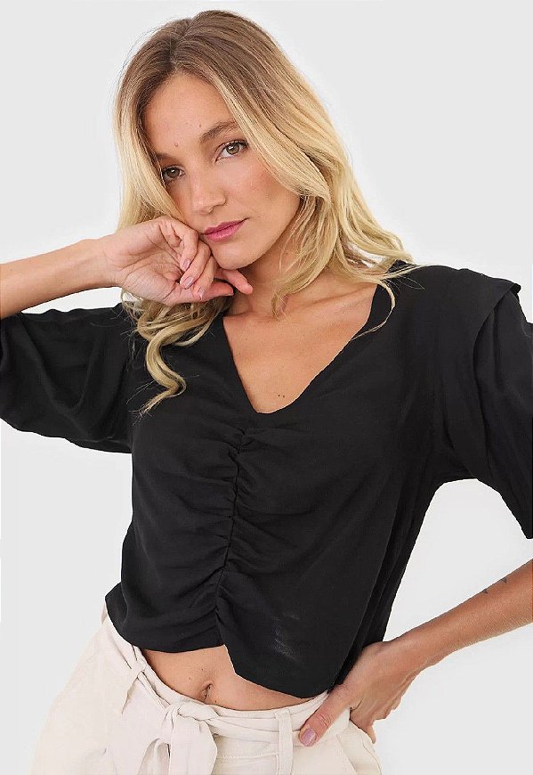 BLUSA FORUM CROPPED FRISADA - PRETA