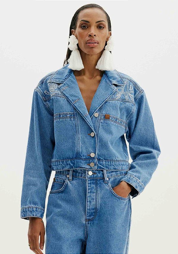 JAQUETA AMARANTE JEANS TRUCKER BORDADA- A0004