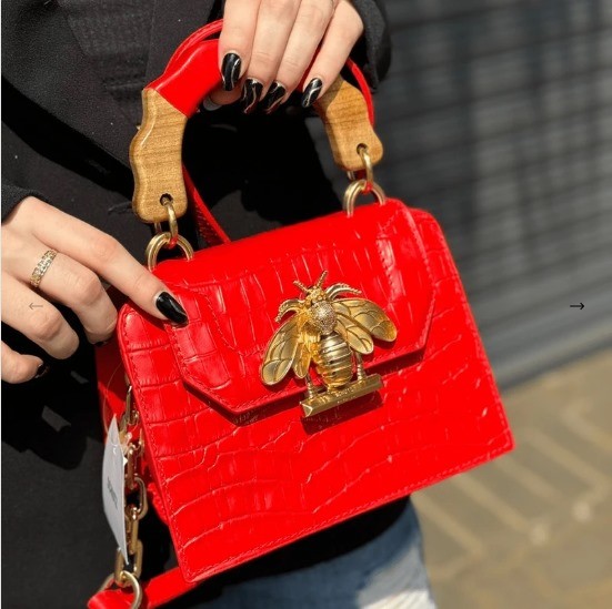 BOLSA SCHUTZ BELIEVE ABELHA COURO CR0C0-VERMELHO