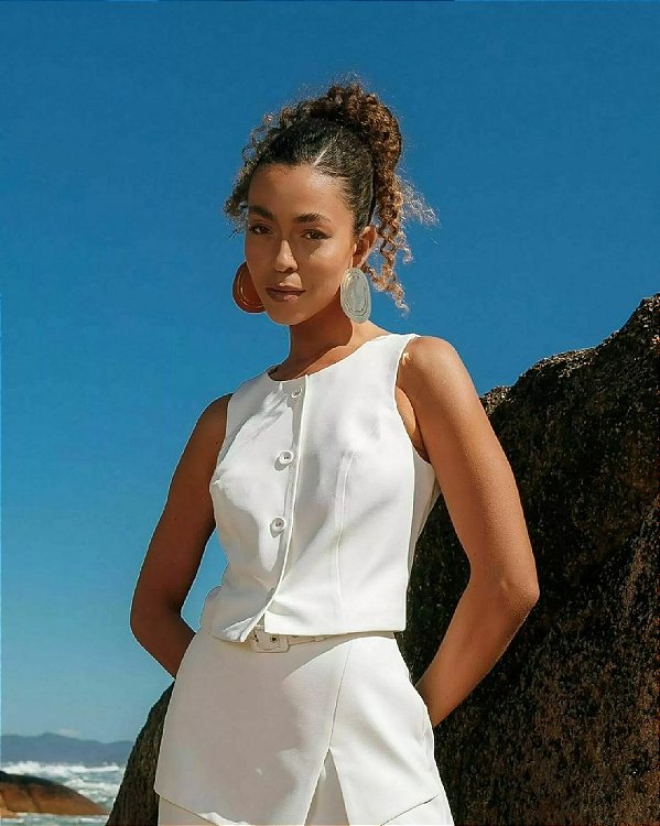 COLETE KARMANI ALFAIATARIA COM BOTÃO FORRADO