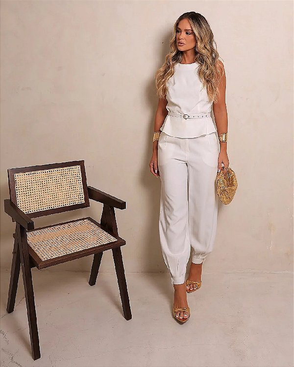 CALÇA ALFAIATARIA DE VISCOSE COM PREGAS KARMANI