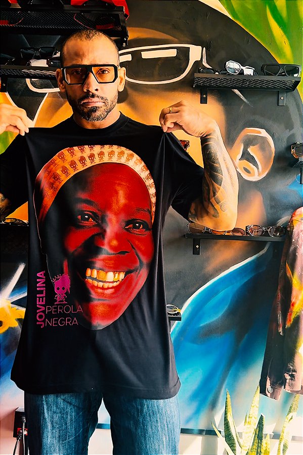 Camiseta Big Face Jovelina Pérola Negra