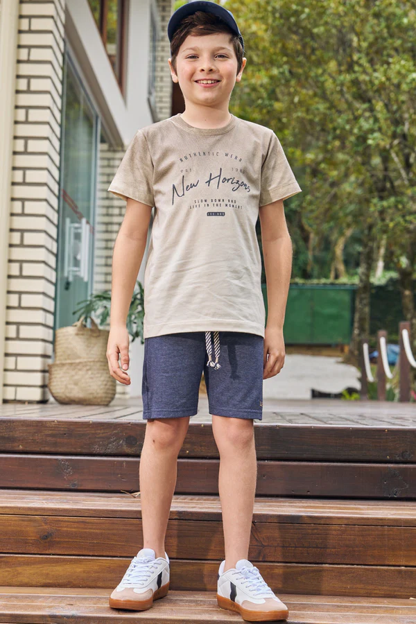 Conjunto de Camiseta em Meia Malha e Bermuda em Cotton Jeans com Elastano LucBoo