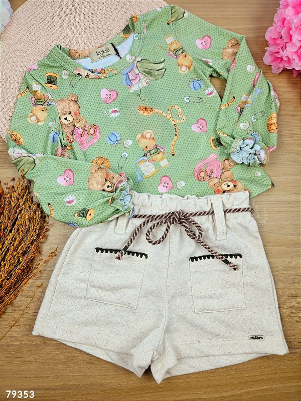 Conjunto de Blusa em Malha Fresh e Short em Moletom Linho Kukiê