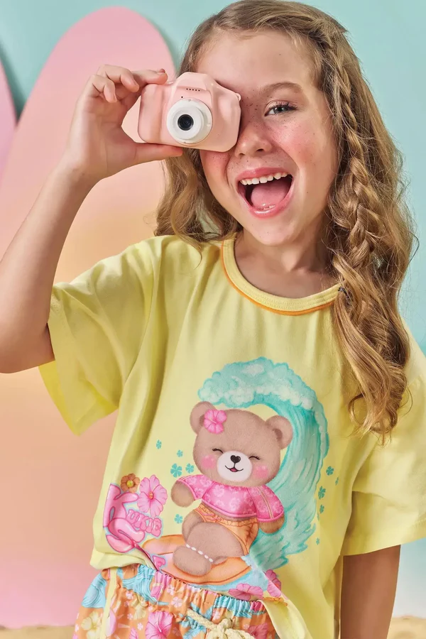 Conjunto de Blusa Boxy Over em Meia Malha e Shorts em Nylon Kukiê Infantil Menina