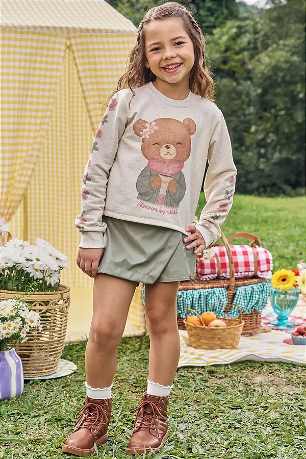 Conjunto de Blusão Boxy em Moletom Linho sem Pelúcia e Short Saia em Couro Eco Kukiê Infantil Menina