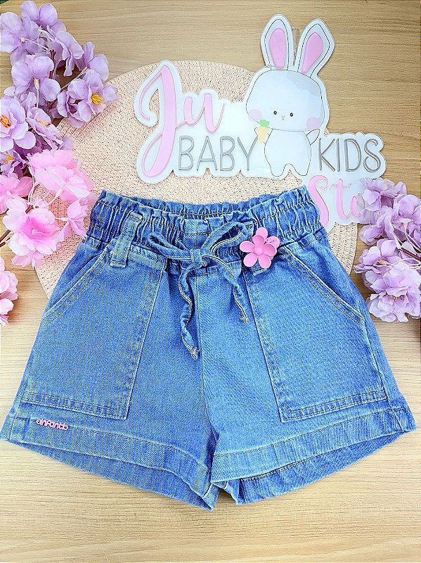 Shorts em Jeans com Elastano. Acompanha Presilha de Cabelo Infanti