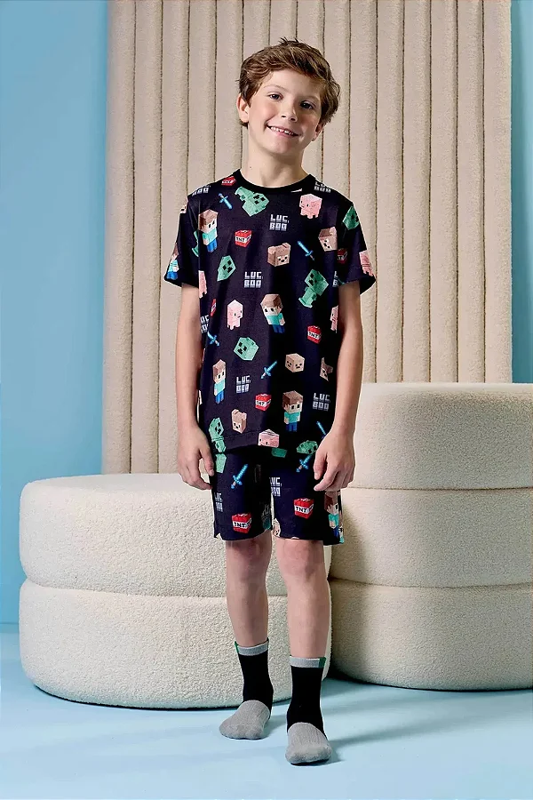Conjunto de Pijama com Camiseta e Bermuda em Malha Power LucBoo Infantil Menino