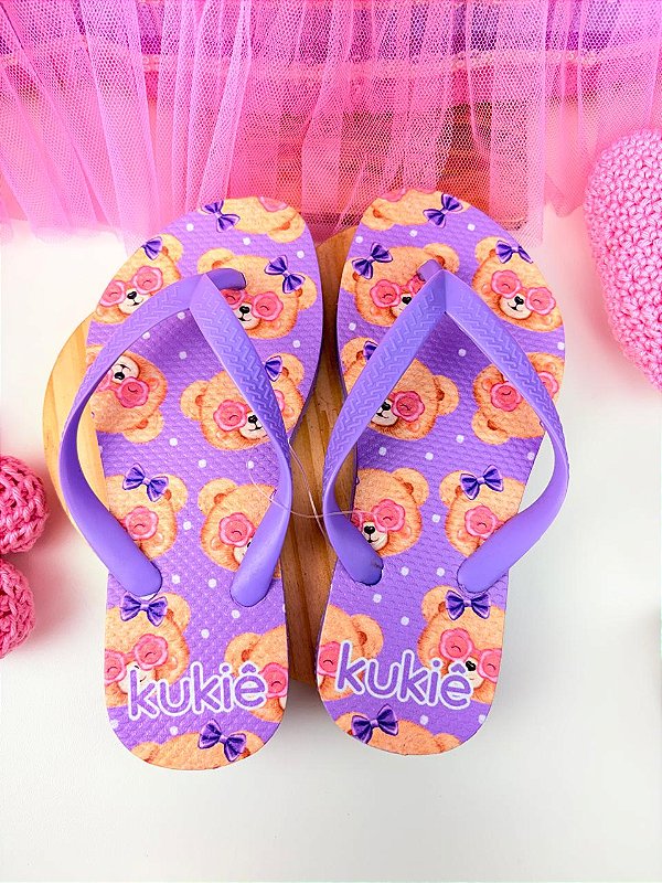Chinelo Ursinho Kukiê (Acompanha bolsa)