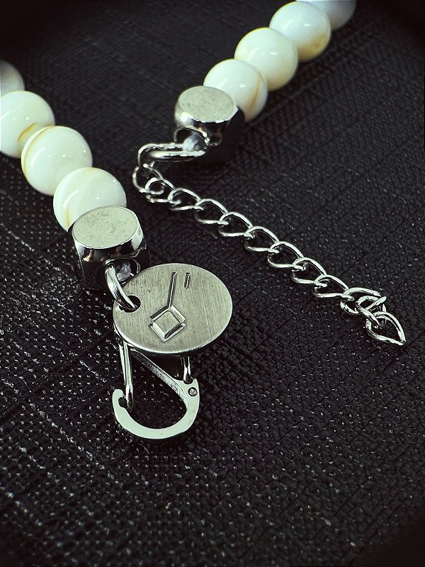 Colar Key Design Warhole de Pedra Natural Branca