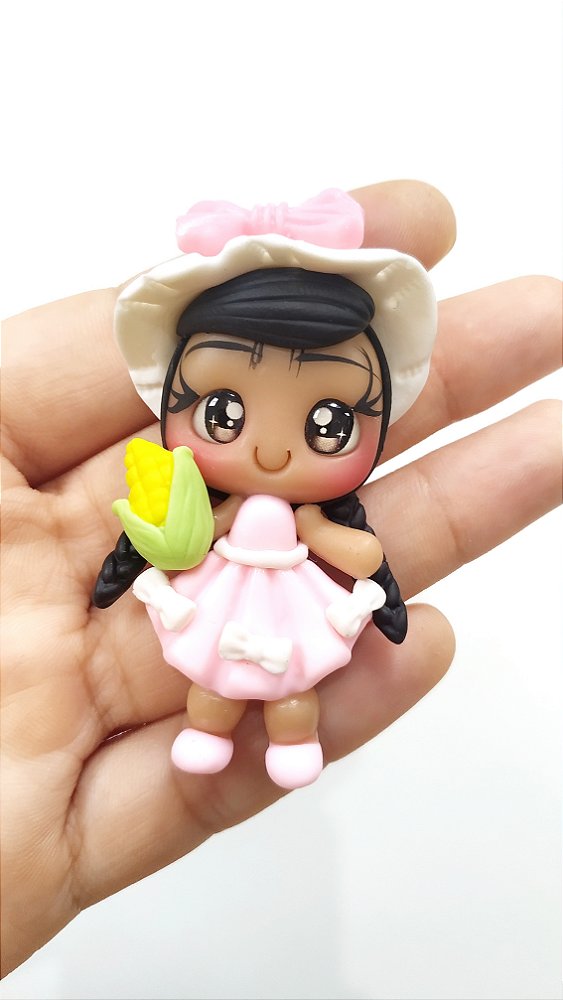Boneca Junina com milho, rosa biscuit