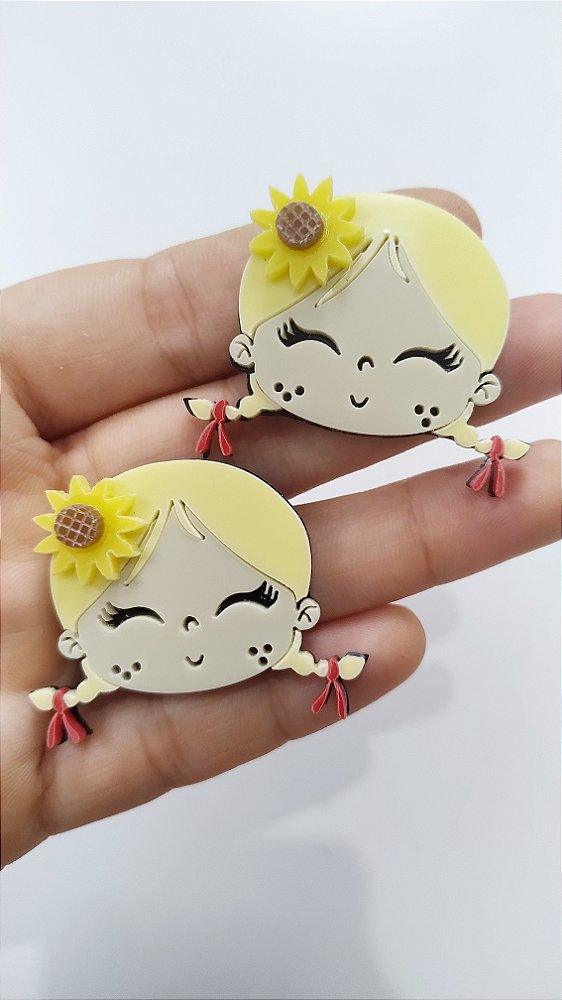 Boneca junina cabelo louro girassol acrílico