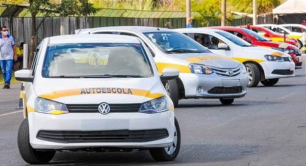 Auto Escola - Atendimento em todo Brasil - Seu melhor Custo Benefício com Segurança.