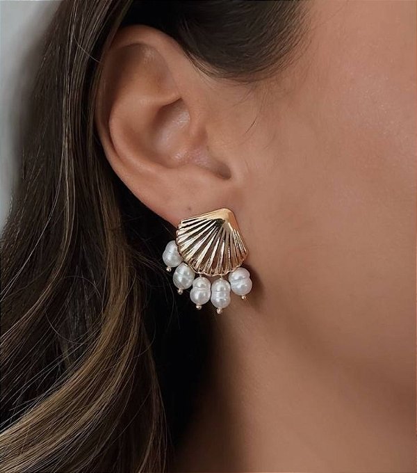 Brincos - Concha e pérolas banho ouro 18k