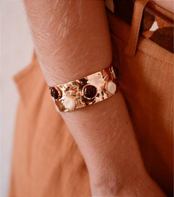 Bracelete Orgânico Resina Marrom e Off Banhado a Ouro 18k
