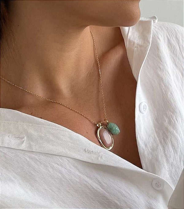 Colar Pingentes Rosa Pele e Verde Claro Banho ouro 18k