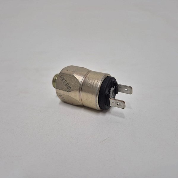 21E3-0015 - Sensor de Pressão - HL17C, HL720-3, HL720-3C, HL730-7, HL730-7A, HL7303, HL7303C, HL730TM3, HL730TM3C, HL730TM7, HL730TM7A, HL740-3, HL740-3ATM, HL740-7, HL740-7A, HL740-7S, HL740TM-3, HL740TM-3A, HL740TM-7, HL740TM-7A